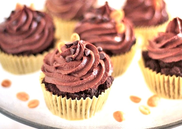 Recipe: Healthy Chocolate Cupcakes with Peanut Butter Filling & Chocolate Peanut Butter Frosting